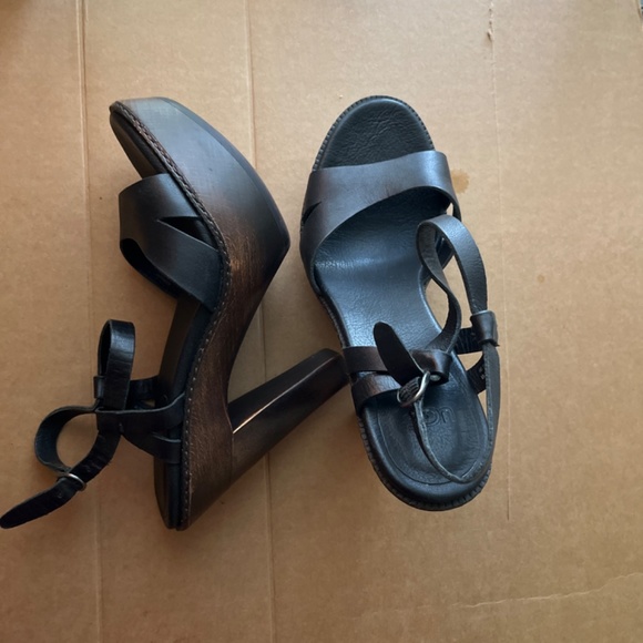 Shoes - Picture 2 of 3